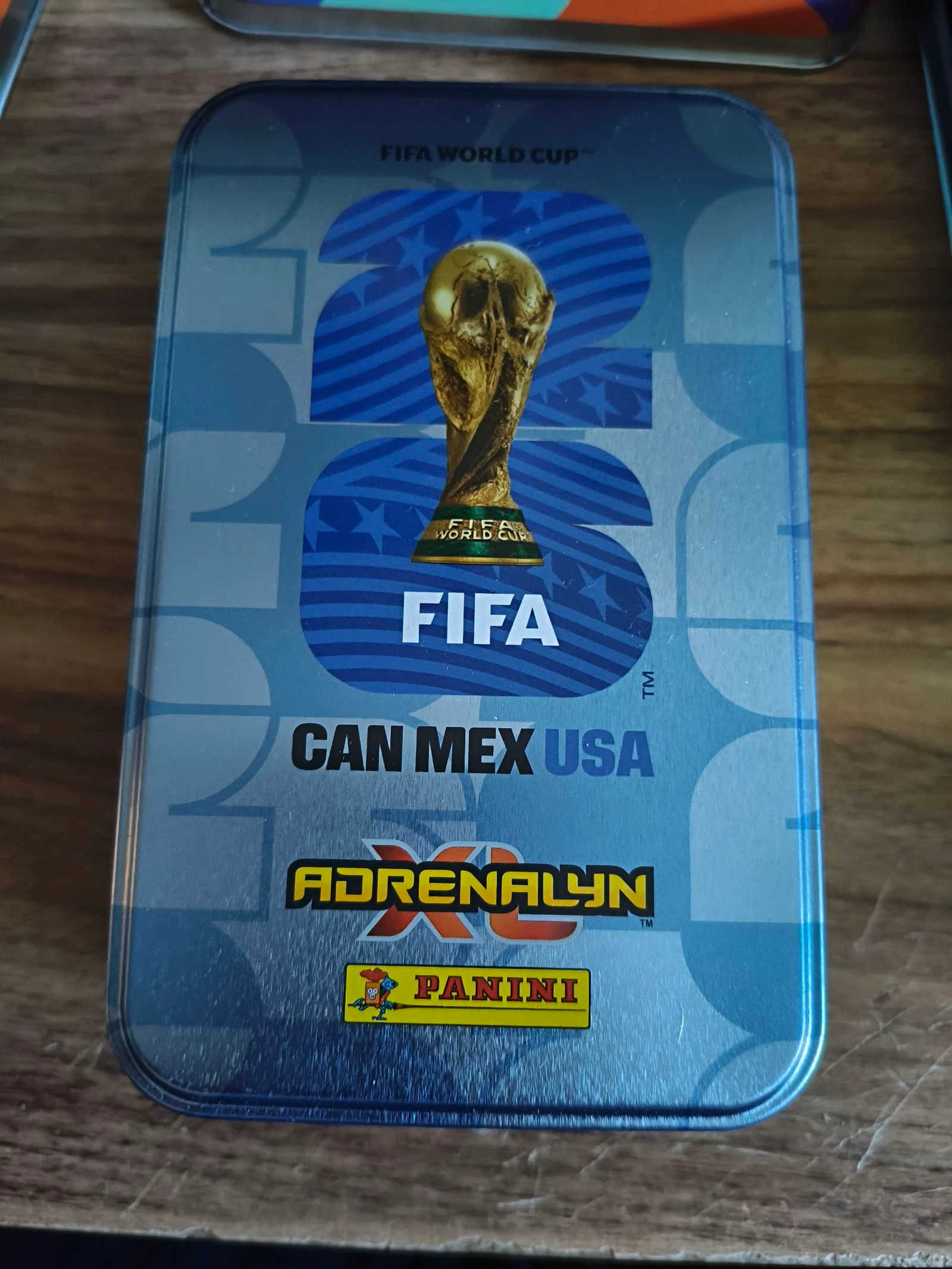 Boîte avec cartes de foot panini cdm 